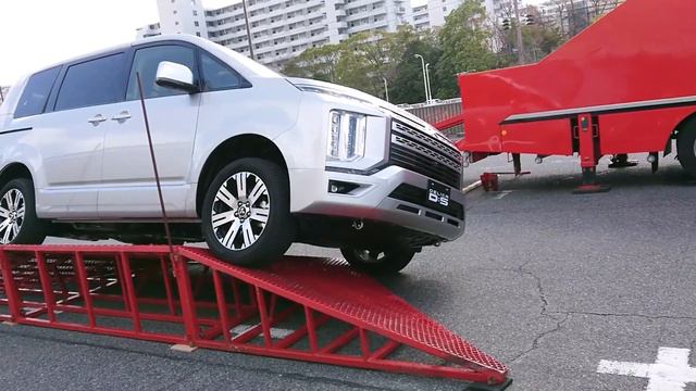 MITSUBISHI 新型 デリカD5  