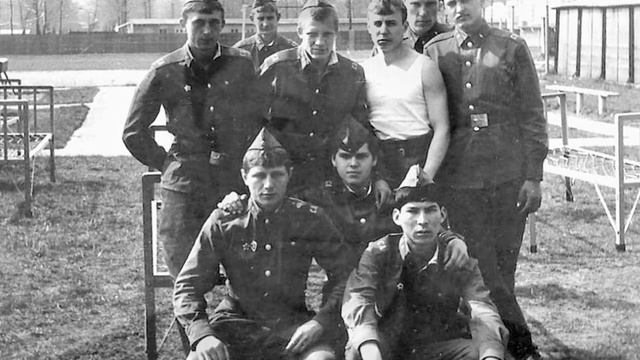 БЫТЬ МОЖЕТ С ГОДАМИ, УЖЕ СТАРИКАМИ, АЛЬБОМ ЭТОТ ДОМА РАСКРЫВ... смотреть онлайн