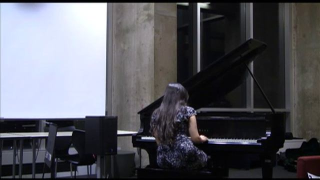 Famocracy | Natalia Juncadella plays Lil Wayne and La Valse d'Amelie on piano смотреть онлайн