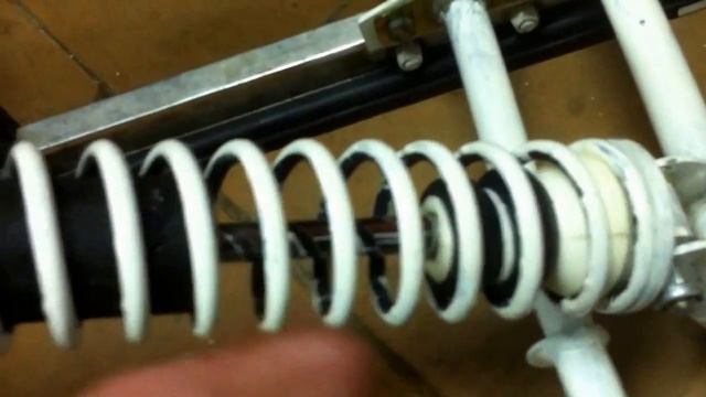 Установка доп пружины на амортизатор LYNX ARMY V 800 Install the spring on the shock absorber LYNX смотреть онлайн