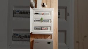 Монтаж инверторного стабилизатора напряжения Штиль совместно с реле выбора фаз Digitop.