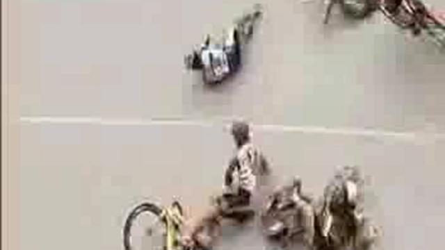 Падение на велотреке. смотреть онлайн