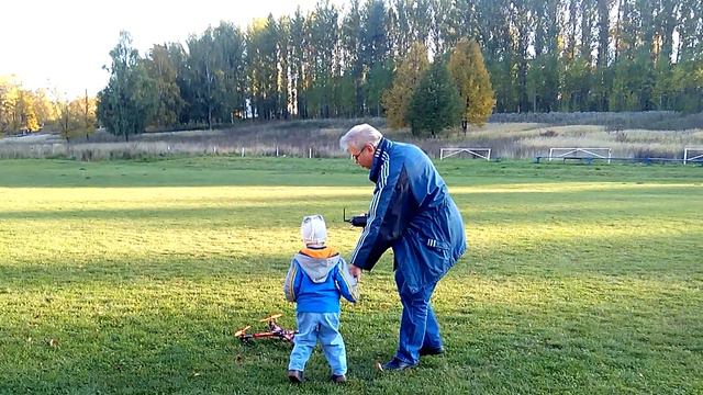 Первый полет квадрокоптера смотреть онлайн