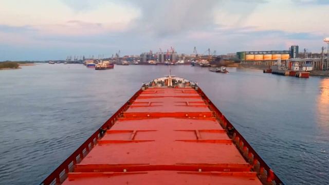 ЖИЗНЬ МОРЯКА / С "АЗОВСКОГО МОРЯ" ДО "РОСТОВА-НА-ДОНУ" / МАТРОС ЗА ШТУРВАЛОМ смотреть онлайн