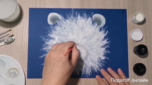 Рисуем белого мишку зубной щеткой. Простой рисунок для детей смотреть онлайн
