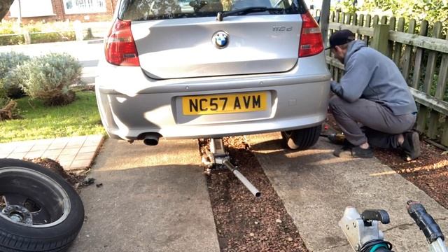 Deaf garage #17 BMW 1 Series - Handbrake Adjustment on The E81, E82, E87 & E88 смотреть онлайн