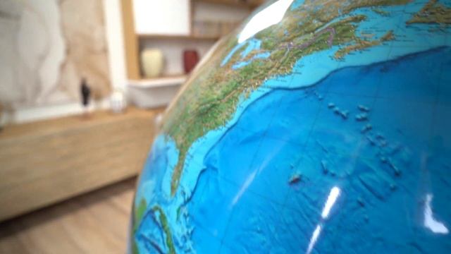 Самовращающийся глобус "Вид Земли из космоса" 130 см на пластиковой подставке смотреть онлайн