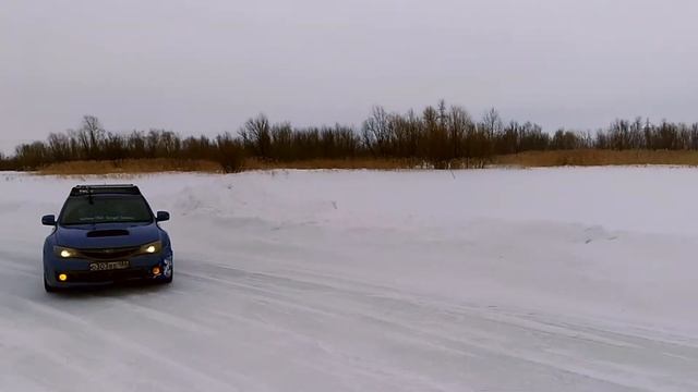 Subaru Impreza STi GRB в Нефтеюганске, дрифт на льду смотреть онлайн