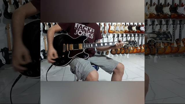 DEMO GIBSON LUCILLE BB KING SIGNATURE - Guitar Shop Barcelona смотреть онлайн