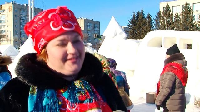 В рождественский сочельник горожане погадали на любовь и испробовали печенье смотреть онлайн