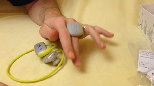 Водостойкий MP3-плеер с функцией Bluetooth-гарнитуры: Sony NWZ-WS613 смотреть онлайн