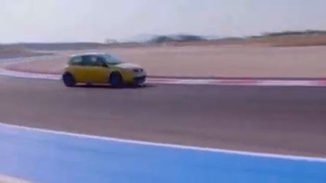 Megane Renaultsport 230 Renault F1 Team R26 - video 1 смотреть онлайн
