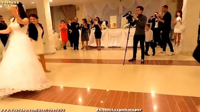 Супер Лезгинка на Свадьбе Зажигательный танец девушки ! смотреть онлайн
