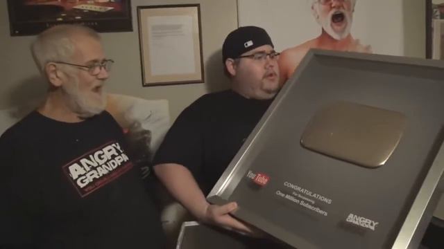 злой дед получил золотую кнопку ютуба