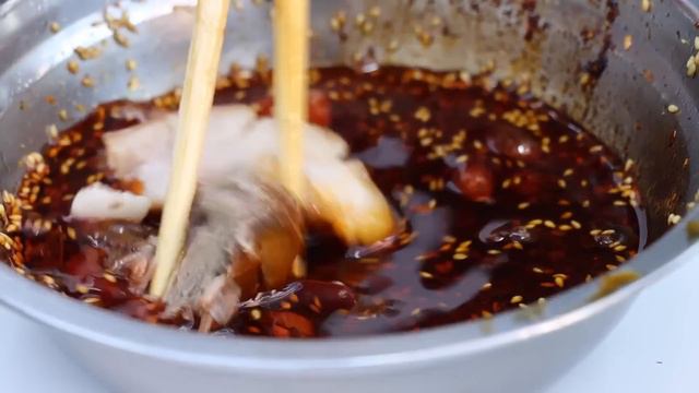 20斤猪头，阿强做“卤猪头”，香辣Q弹，肥而不腻，啃的满嘴流油！【cram阿强】 смотреть онлайн