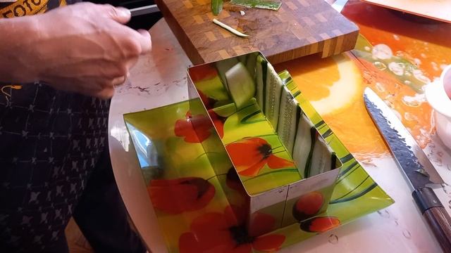 Слоёный салат с курицей без майонеза / Новогодний Салат смотреть онлайн