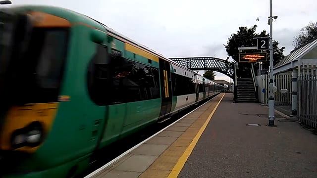 Class 377 160 & 158 pass Hampden park bound for ore смотреть онлайн