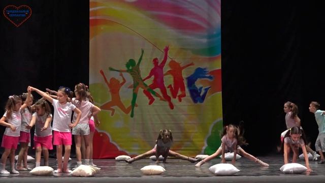 Digest on the page of festivals No. 80. Choreographic performances. "Fruit", "Confetti", "Motion". смотреть онлайн