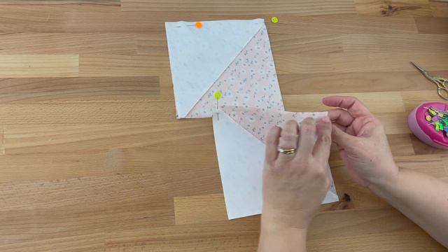 How to Make an Easy Pinwheel Quilt - Quilting for Beginners смотреть онлайн
