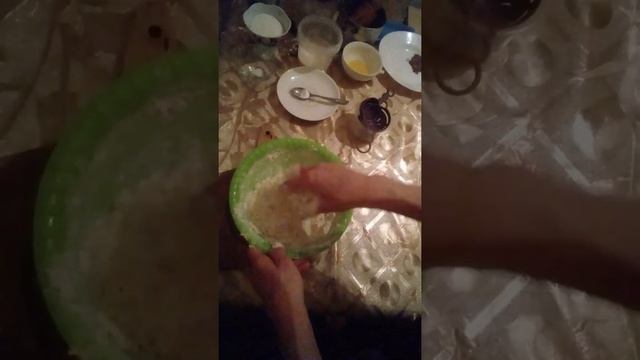 1 ЧАСТЬ. ПЕЧЕНЬЕ ,, КИНДЕР СЮРПРИЗЫ". смотреть онлайн