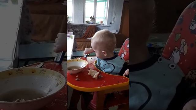 Учимся кушать самостоятельно)