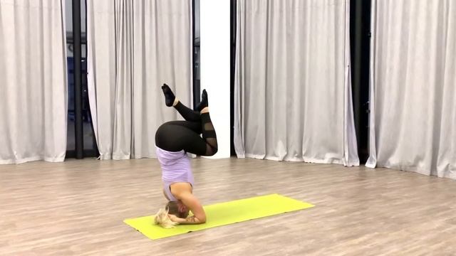 Силовая йога: стойки на руках + стретчинг смотреть онлайн