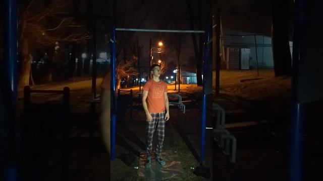 Мои первые в жизни чистые подтягивания на одной руке(каждой). смотреть онлайн