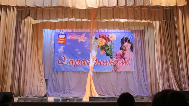 Лена Кустова в ДК 1 мая- воздушные полотна смотреть онлайн