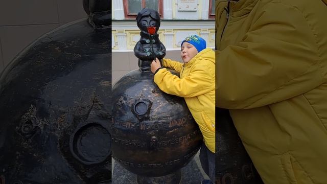 Чебоксары/Бульвар Ефремова/Кафе Университетское одобренное Ревизоро/первые портреты/день Республики смотреть онлайн