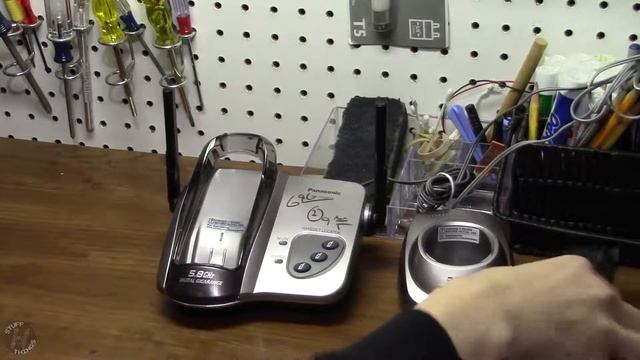 Panasonic 5.8 GHz Digital Gigarange Telephone | Model KX-TG5622M | First Look смотреть онлайн