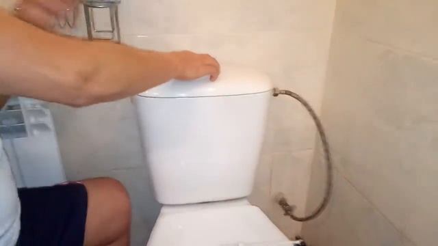 Как устранить протечку воды из бачка унитаза, КАК РЕАЛЬНО ЭКОНОМИТЬ ВОДУ СУПЕР! смотреть онлайн