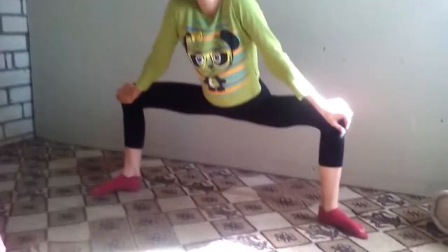 Как правильно садиться на поперечный шпагат? Как научиться делать поперечный шпагат?