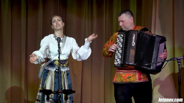 "В ноябре во дворе". Исп. Ирина Прядко, концертмейстер Александр Летунов смотреть онлайн