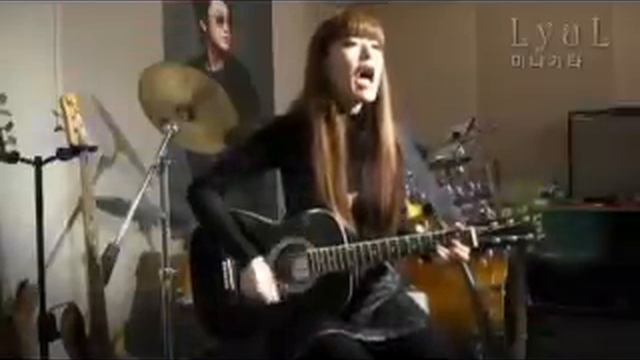The other side of the World wkth mini guitar LyuL смотреть онлайн