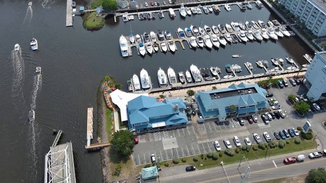 Black Pearl - Cruising ICW - Little River Swing Bridge Opening - North Myrtle Beach - Drone View смотреть онлайн