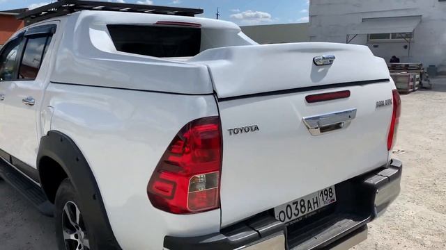 Крутейший Toyota Hilux Revo: крышка Fullbox, расширители RA, фаркоп TCC, ящики Maxbox,багажник Riva