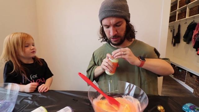 SLiME EXPERiMENT!! Adley and Dad learn how to take the MAGiC SPACE slime Challenge (new game) смотреть онлайн