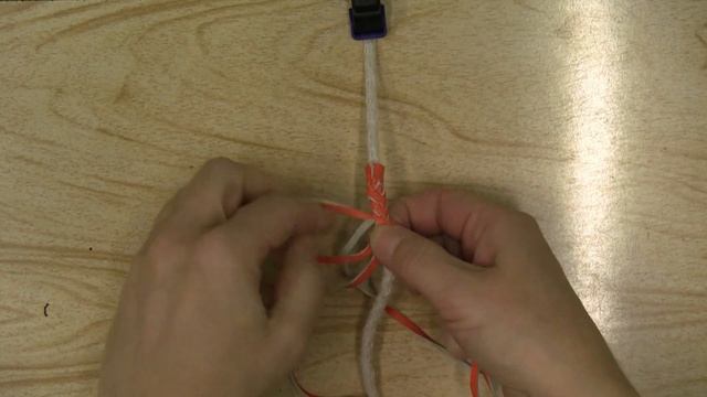 Круглое плетение из шести кожаных полос (Round braid of six thongs). смотреть онлайн