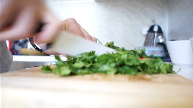 Тушеная капуста с сосисками на сковороде. Простой, вкусный и бюджетный рецепт. смотреть онлайн