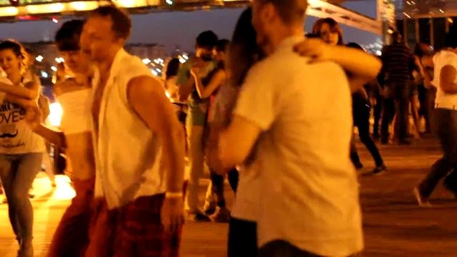 Опен эйр у причала http://www.salsateca.ru сальса, бачата, кизомба смотреть онлайн