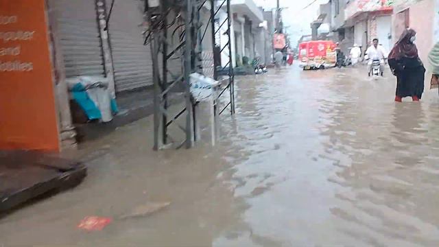 Heavy rain in Lahore awan market смотреть онлайн