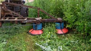 Самодельная роторная валковая косилка в деле