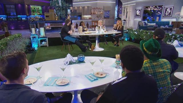 Martha Stewart Wonders Why Post Malone Came To Dinner | Martha & Snoop's Potluck Dinner Party смотреть онлайн