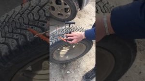 Как поставить жгутик на колесо