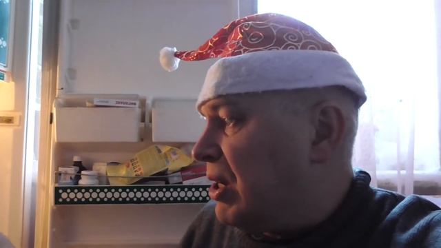 Человек на кухне, что можно покушать из холодильника смотреть онлайн