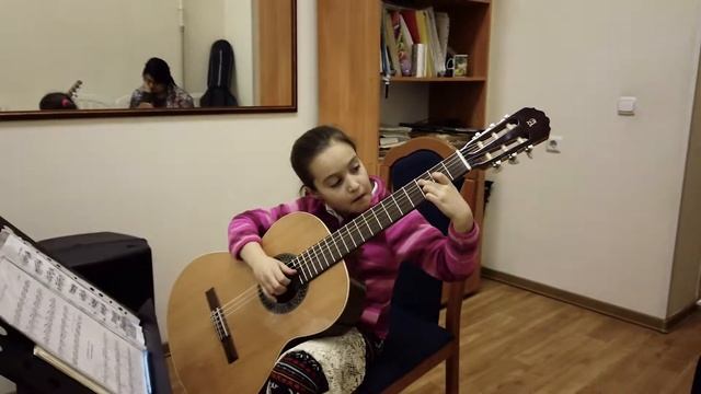 Исполнение на гитаре. Первый класс. Снежинки на гитаре. смотреть онлайн