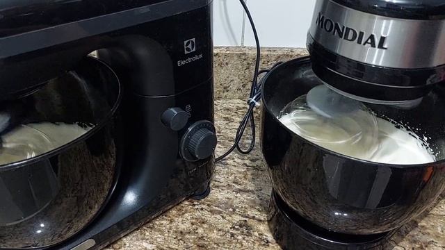 BATEDEIRA PLANETÁRIA ELECTROLUX EKM30 vs BATEDEIRA PLANETÁRIA MONDIAL PREMIUM смотреть онлайн