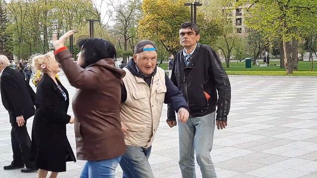 Мой Казанова!!!Танцы,сухой фонтан,Харьков,май 2021.