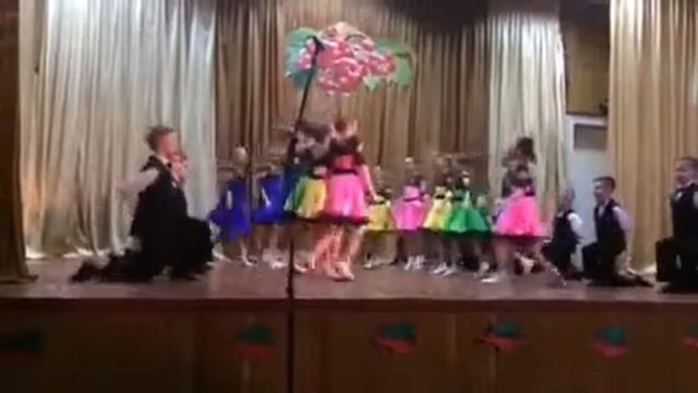 "Вальс" гурт РЕМІКС ЛНВК ЗОШ№24 смотреть онлайн