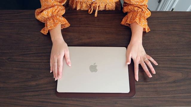 SANDMARC MacBook Leather Sleeve Unboxing & First Impression + BEST Accessories for M2 MacBook Air смотреть онлайн
